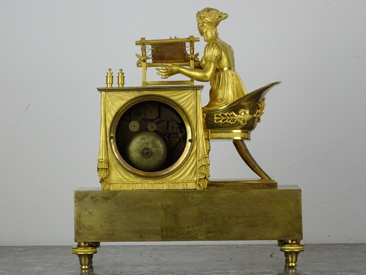 Jean-André Reiche - Pendule en Bronze Doré d'époque Empire "La Tisseuse"-photo-4
