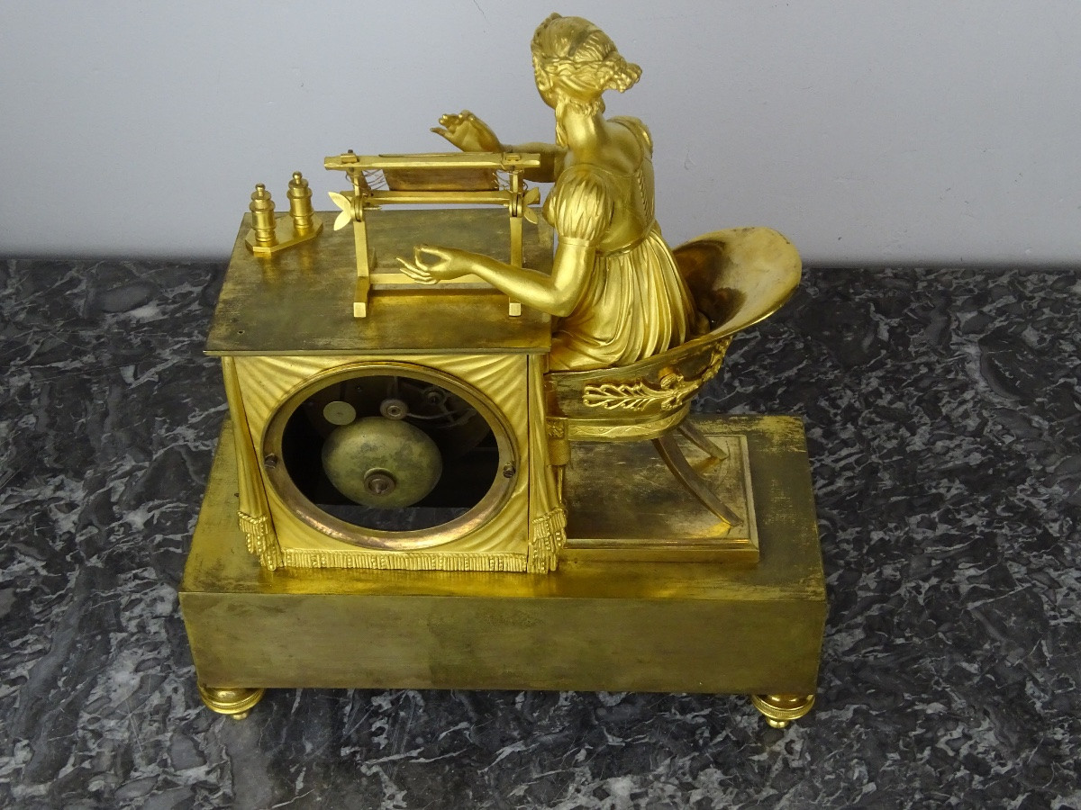 Jean-André Reiche - Pendule en Bronze Doré d'époque Empire "La Tisseuse"-photo-6