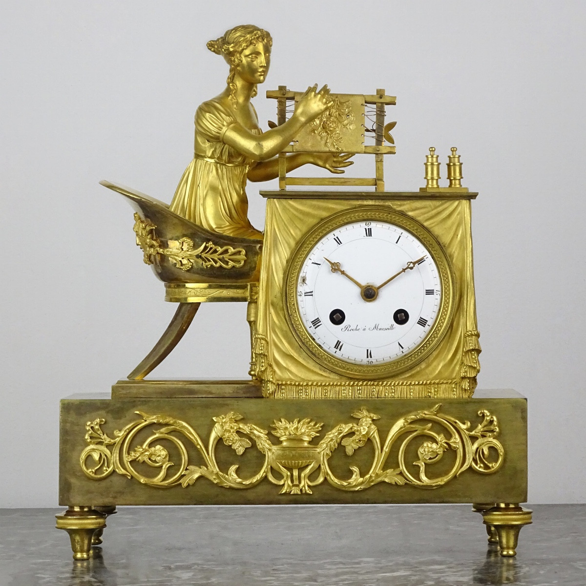 Jean-André Reiche - Pendule en Bronze Doré d'époque Empire "La Tisseuse"