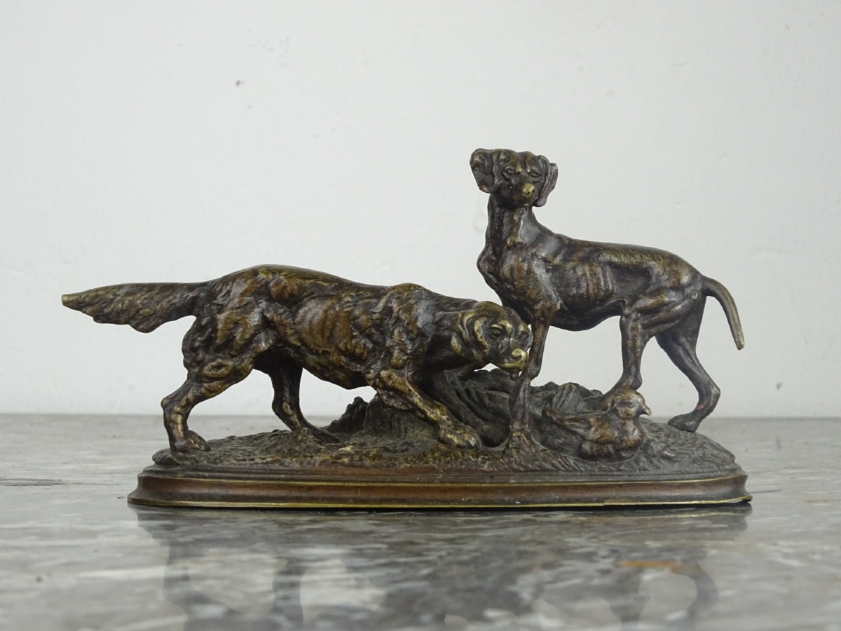 Paul-Édouard Delabrièrre – Épagneuls en chasse – Bronze animalier miniature, XIXᵉ siècle