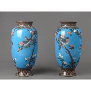 Epoque Meiji - Paire De Vases Balustres En émaux Cloisonnés
