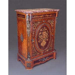 Meuble d’appui de style Napoléon III – Marqueterie florale et bronze doré – Début du XXᵉ siècle