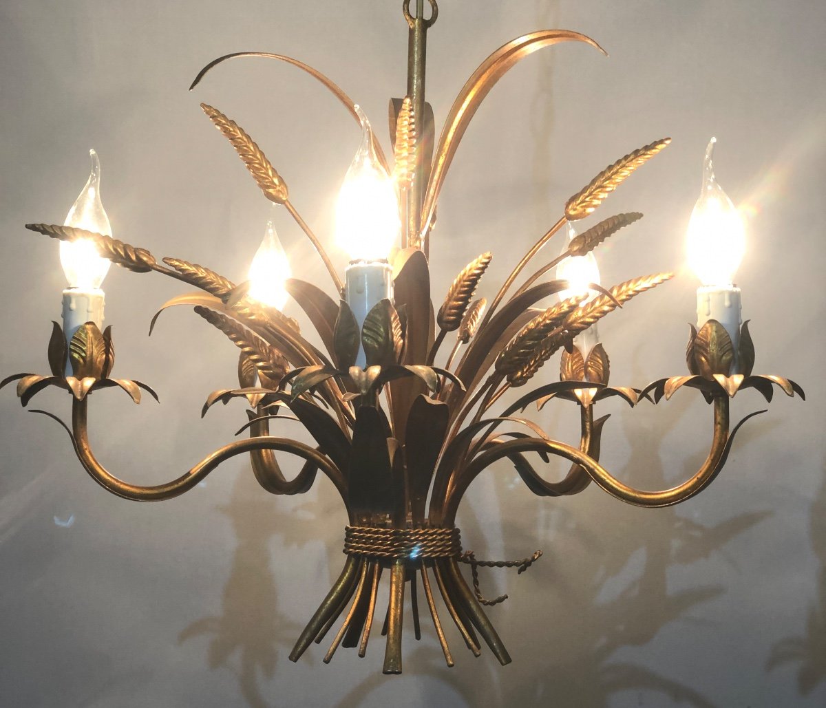 Lustre épi de blé Maison MASCA En Métal doré 1960 En très bon état gerbe