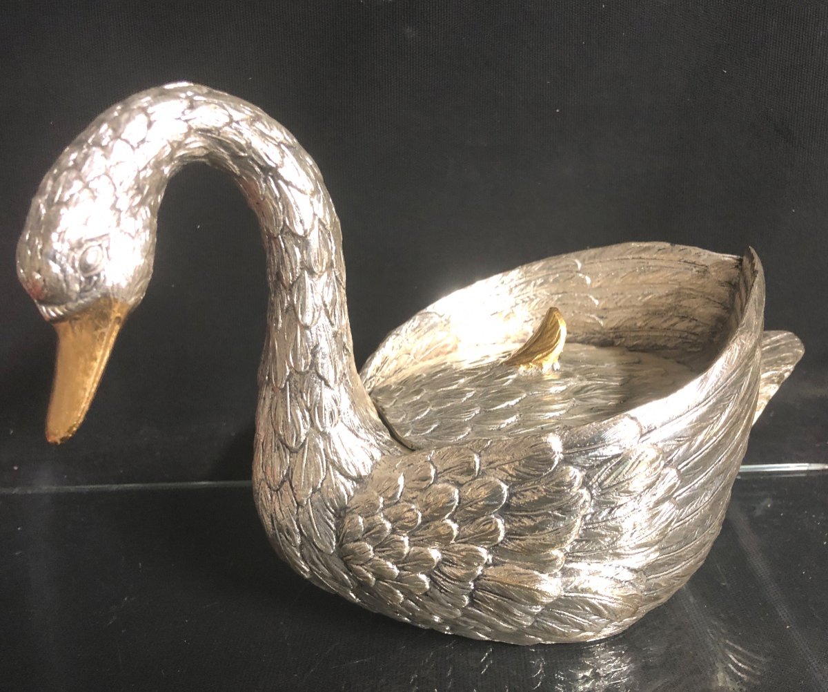 Maurio Manetti Swan
