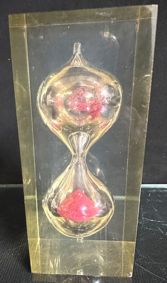 Pierre Giraudon 1923-2012 Attributed Hourglass Paperweight 1970 Design In Altuglas Resin-photo-2