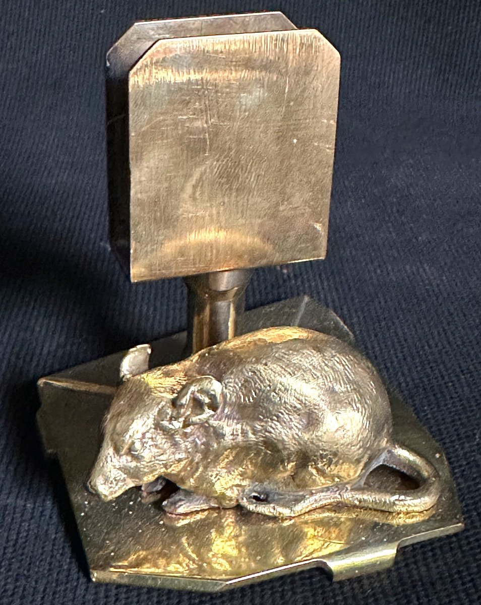 Gilt Bronze Sculpture Mouse In Front Of A Mail Holder (?) On A Letter In Very Good  Condition Writter
