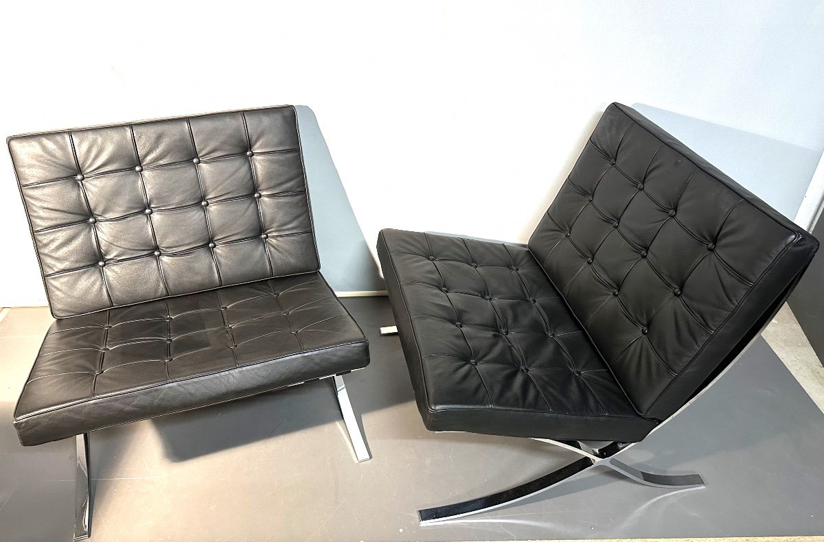 Mies Van Der Rohe Pair Of Barcelona Knoll Low Chair With Original Invoice In Very Good Condition Design