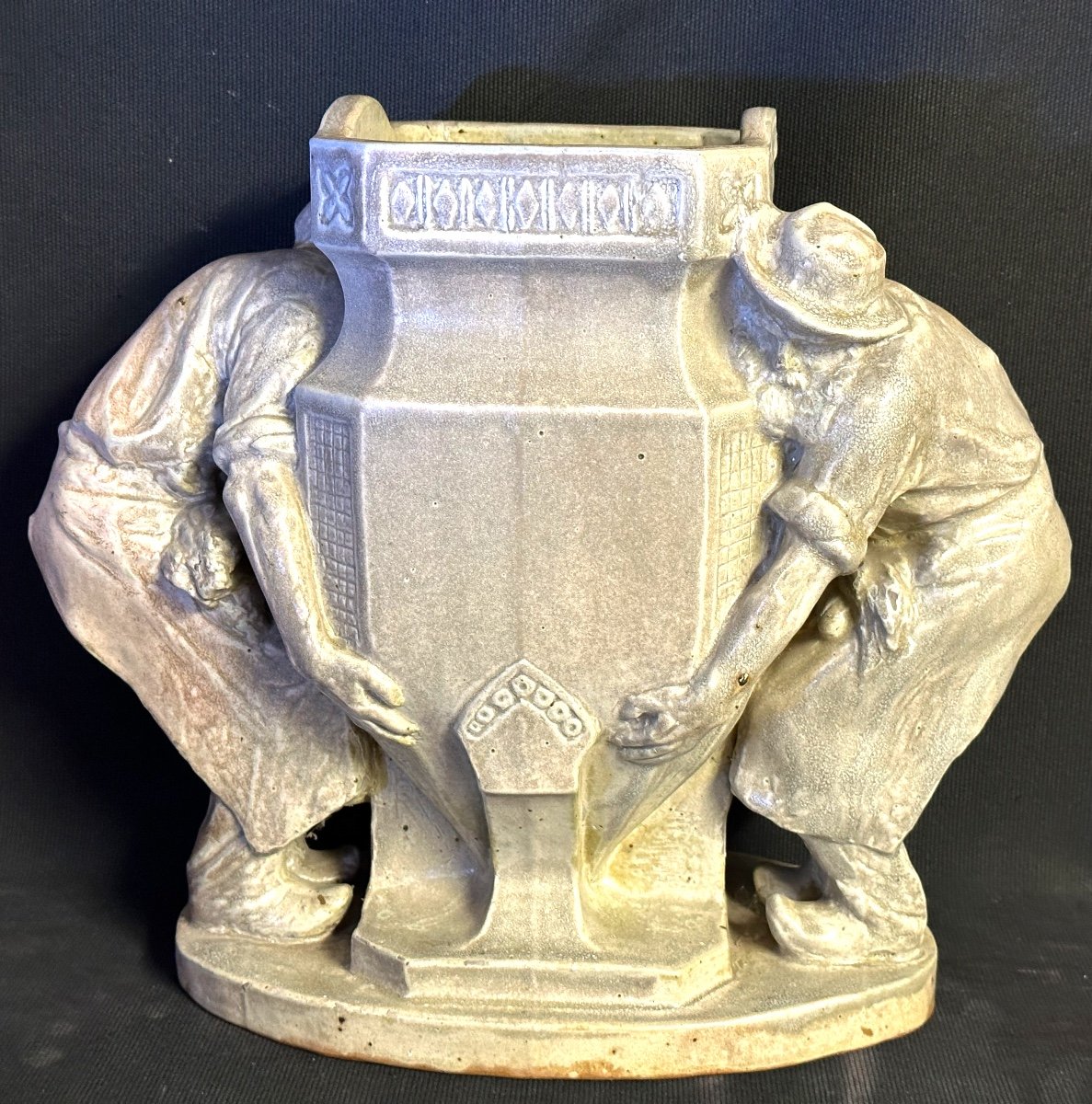 Charles GREBER 1820-1898 Important vase en grès Les Jardiniers vers 1880 Beauvais Signé