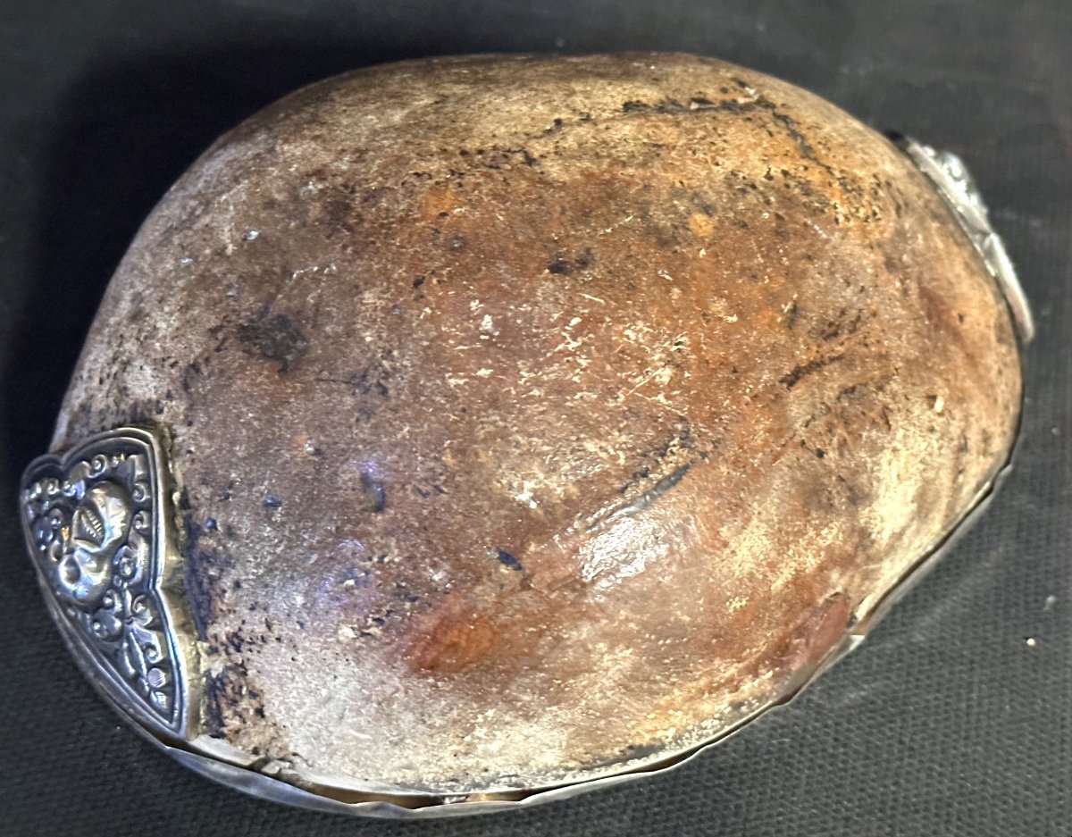 Kapala 19th Century Tibet Sacred Libatory Cup With Silver Cabochons And Skull Bones-photo-2