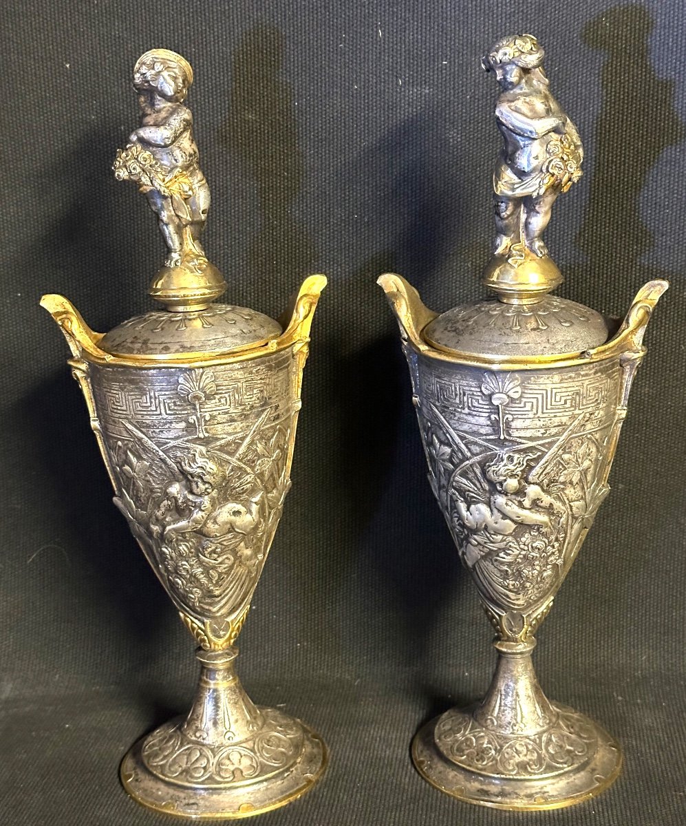 Paire de pots couverts XIXe En bronze argent et or Urnes cassolettes Barbedienne dlg