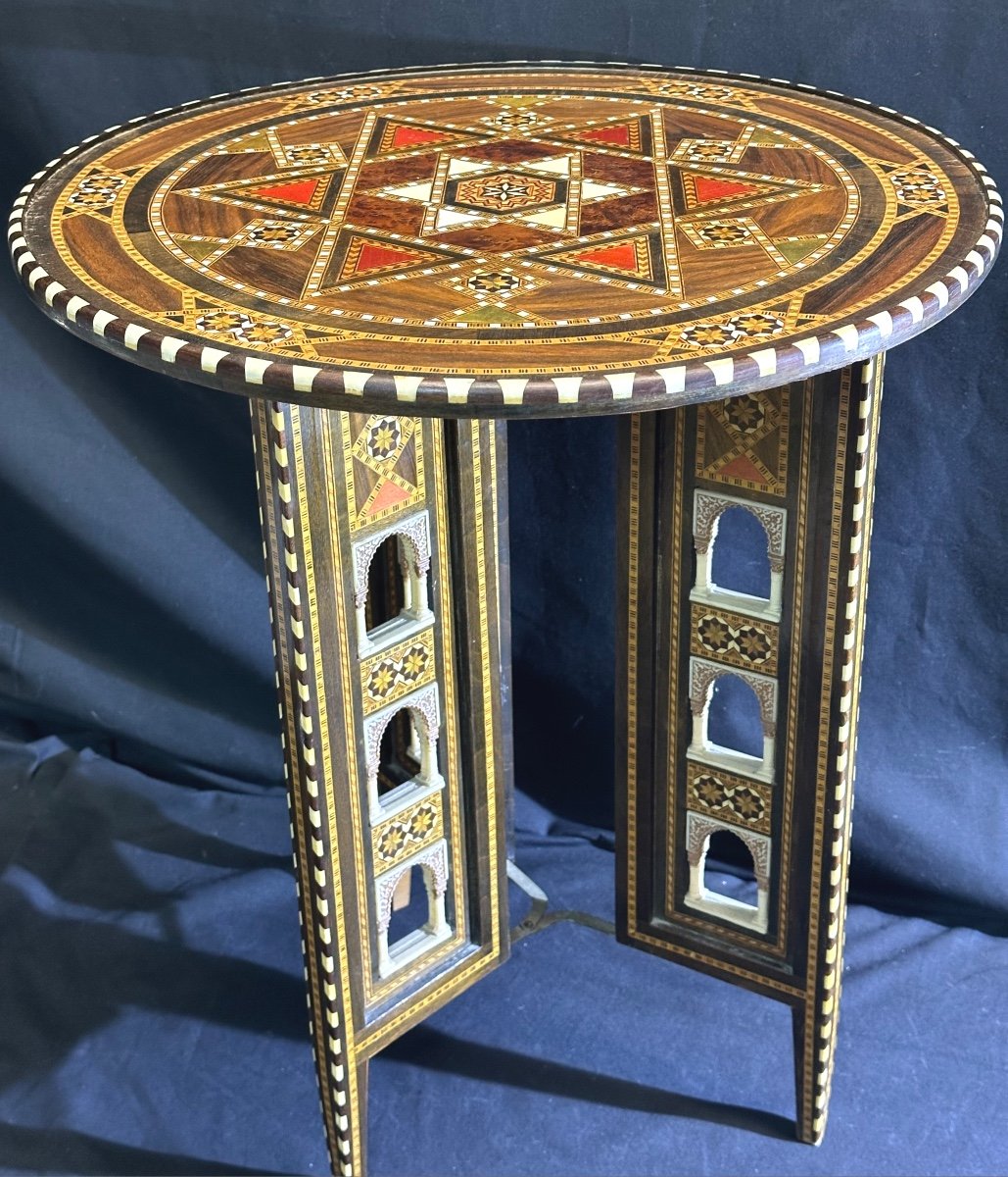 Ancienne table à thé pliante d’appoint Alhambra en marqueterie orientale Syrienne Travail oriental