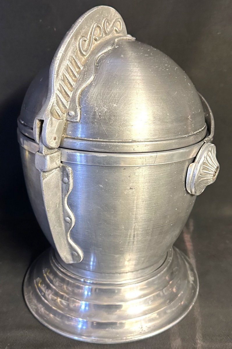 Curious Champagne Ice Bucket Helm Knight Helmet For Ice In Aluminum 20th Century-photo-4