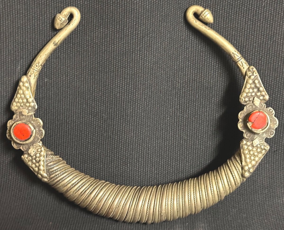 Important Torque Necklace In Metal And Cabochons Ancient Tribal Work Afghanistan Central Asia