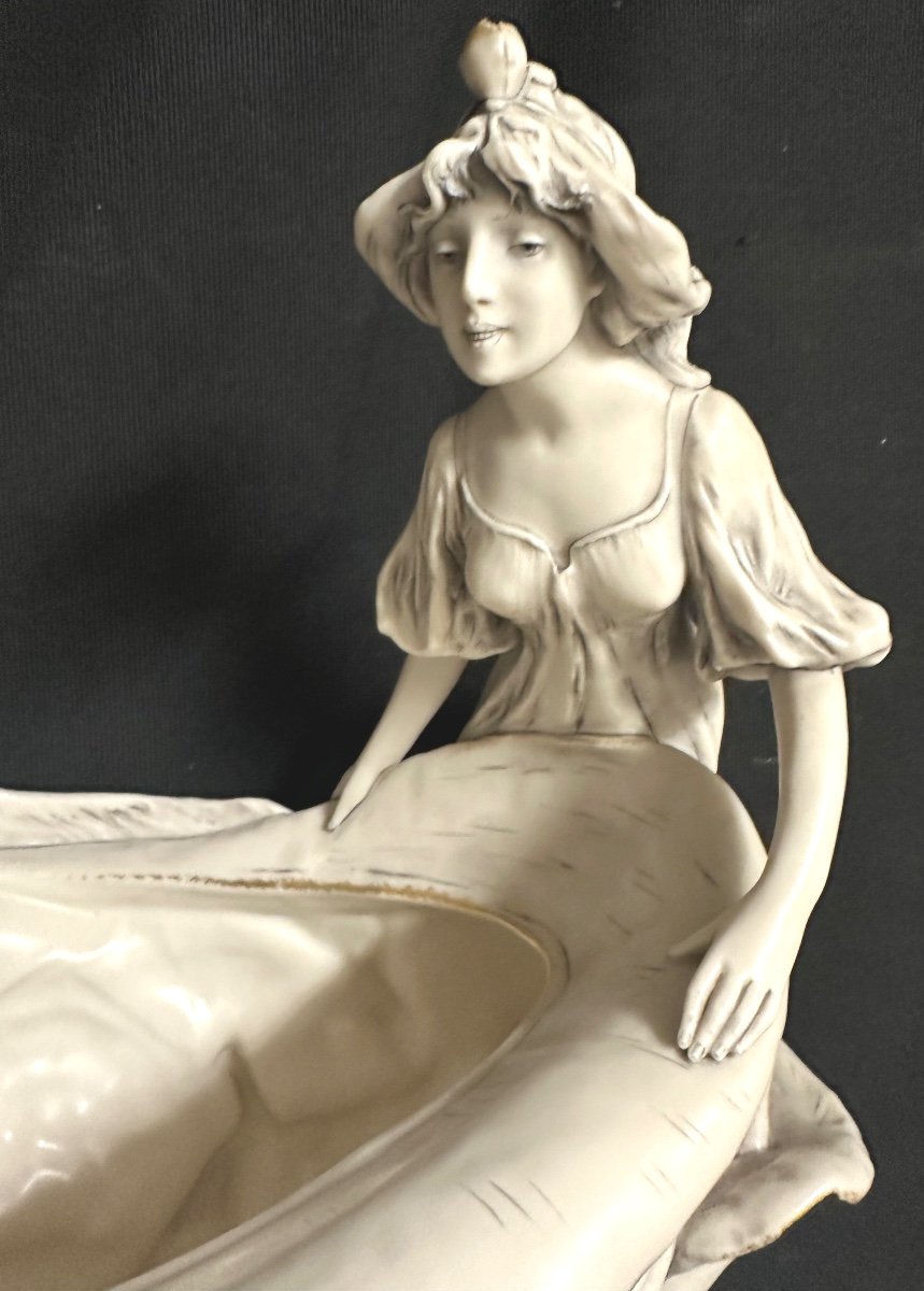 IMPORTANTE Coupe 54 cm Porcelaine Royal Dux 1900 Art Nouveau En très bon état signée -photo-3