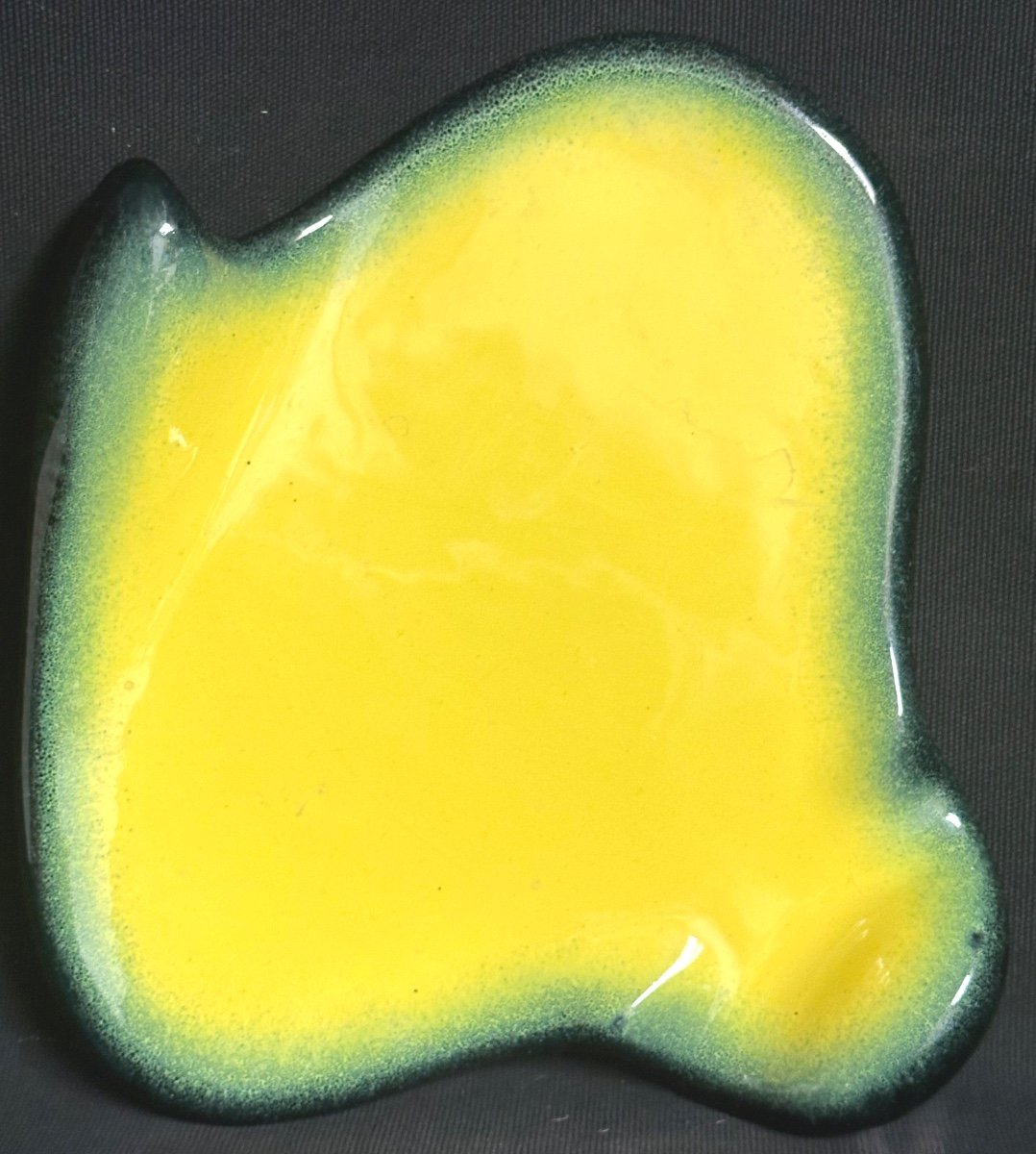 CERAMIDI à Marseille Plat / grand vide poche 1950 En céramique de forme libre jaune et noir Signé -photo-2
