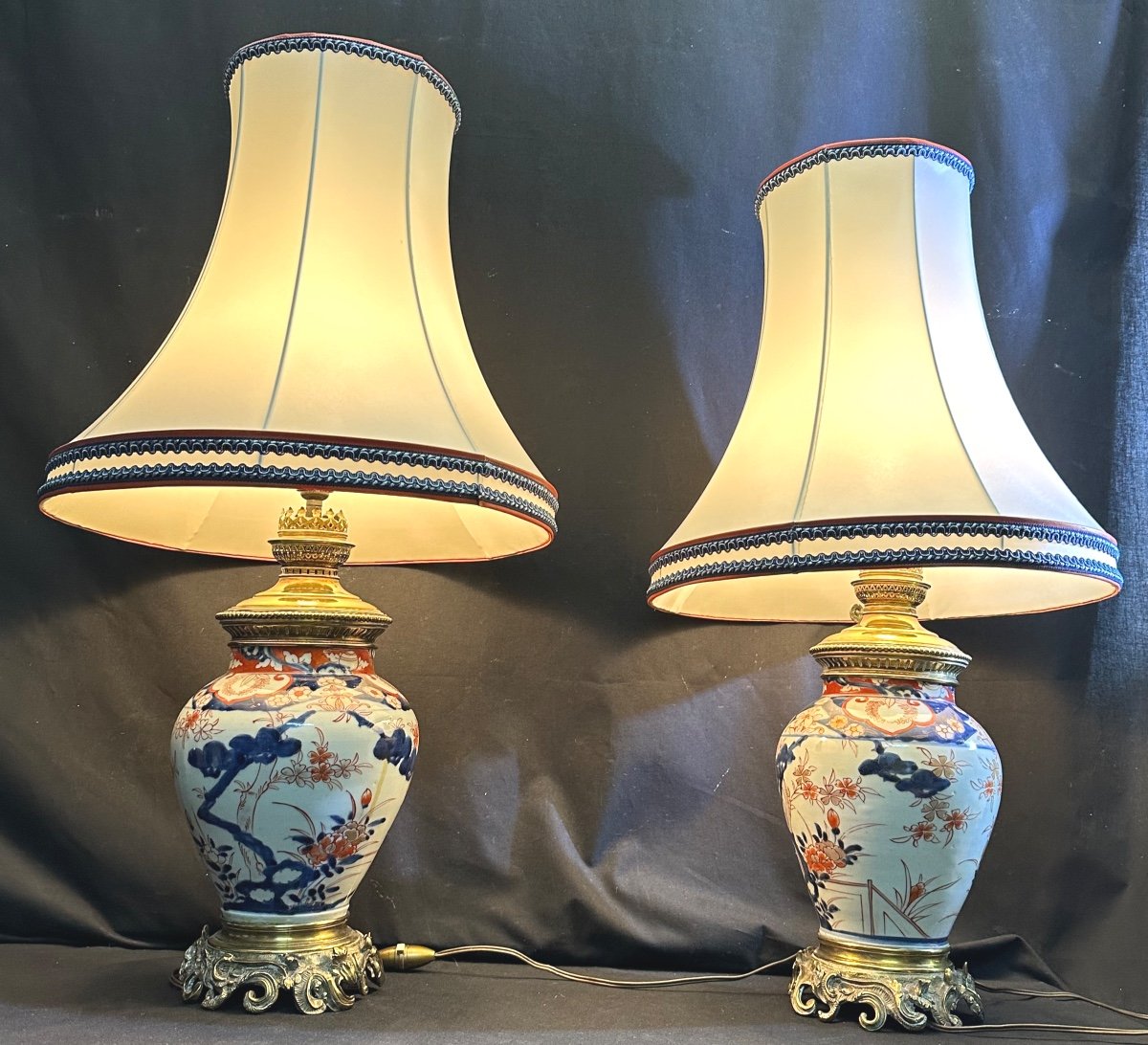 Paire de lampes XIXe en porcelaine Imari montures bronze avec abat jour-photo-2