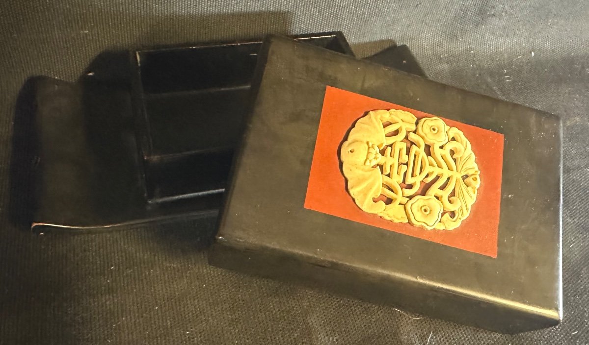 Boîte à Bijoux ou secrets Art Deco Chine en laque noire rouge et bakélite ivoire chauve souris-photo-3