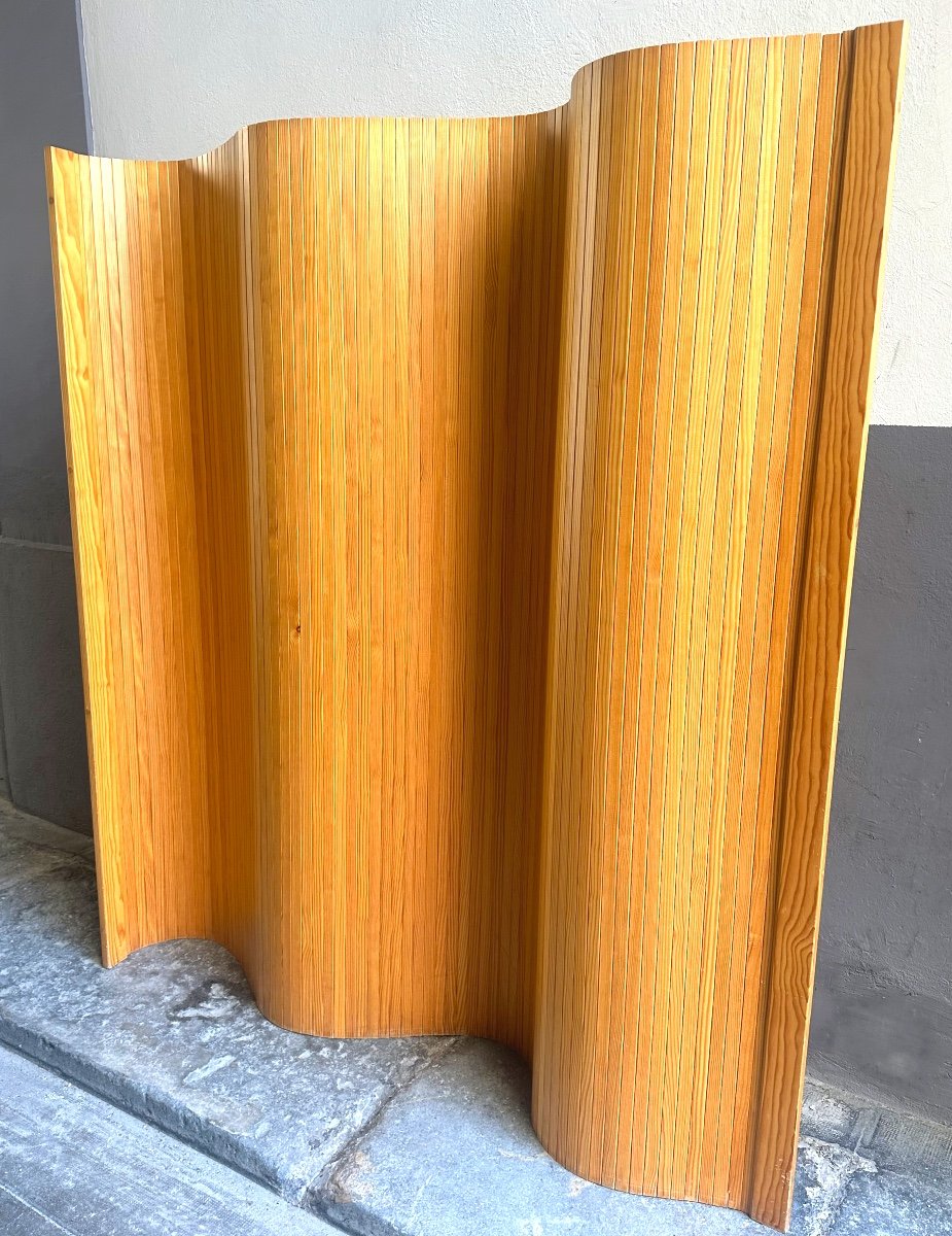 Ancien paravent pliant à lattes de bois clair style Baumann vague Art Deco En très bon état 