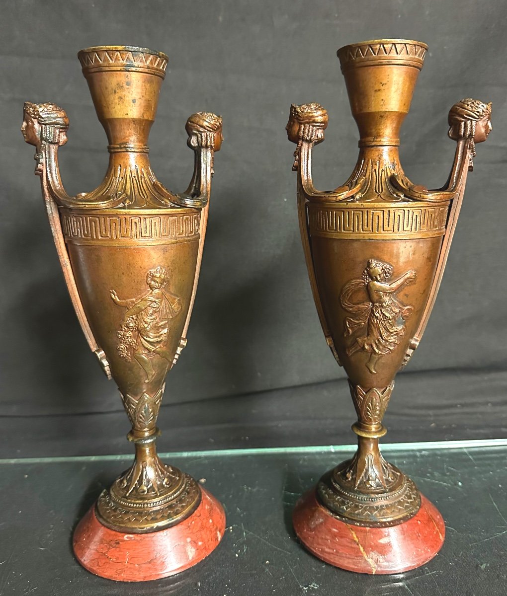 Paire de vases en bronze XIXe sur marbre griotte Décor à l’antique  grecque Barbedienne dlg