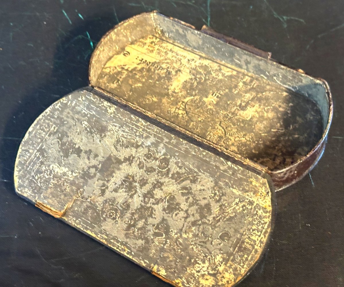 Antique 19th Century Snuffbox Cigar Case Galante Scene Smoking Kit Boiled Cardboard -photo-4