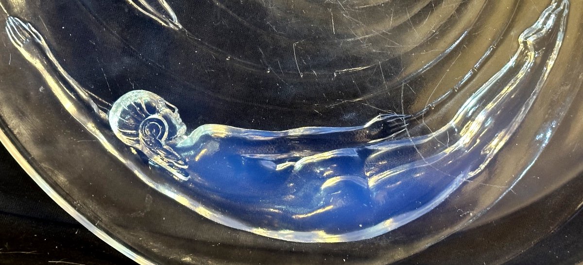 SABINO Rare grande coupe verre opalescent Signé Ondines Modèle Spirales Et Sujets Plat 9080 -photo-3