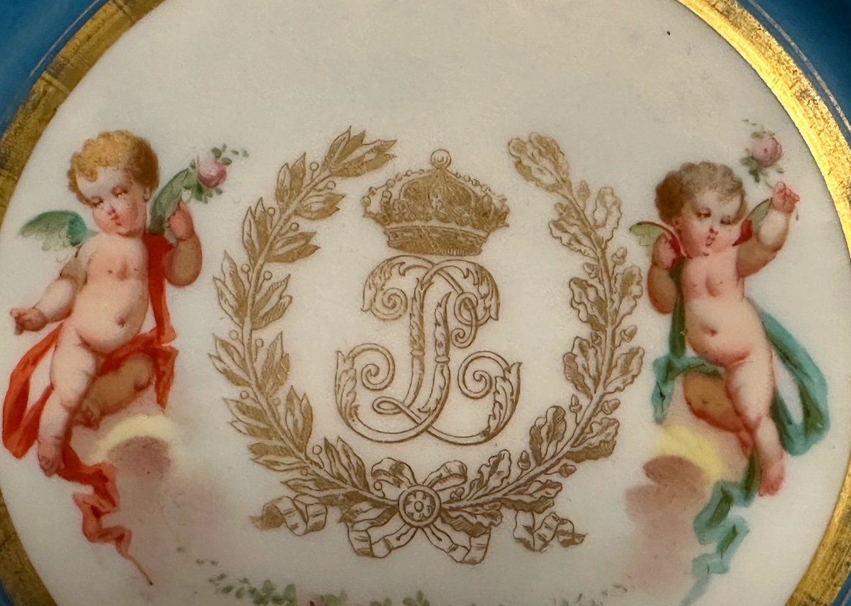 Assiette du Service du Roi Louis Philippe Château des Tuileries aux Amours  Sèvres vers 1846-photo-2