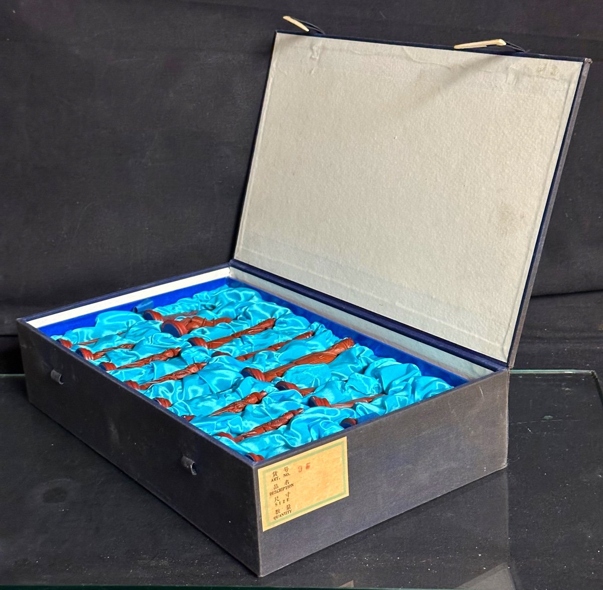 Complete Chess Set With Stained Bone Pieces In Case With Board Circa 1950-photo-5