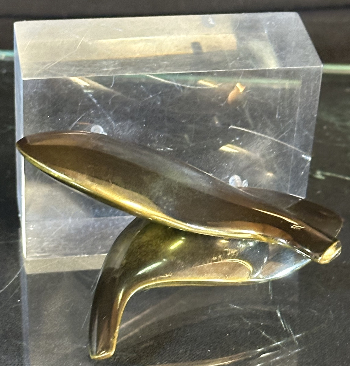 Monique Gerber Polished Bronze Sculpture Fish 1970 Signed Plexi Altuglas Base-photo-2