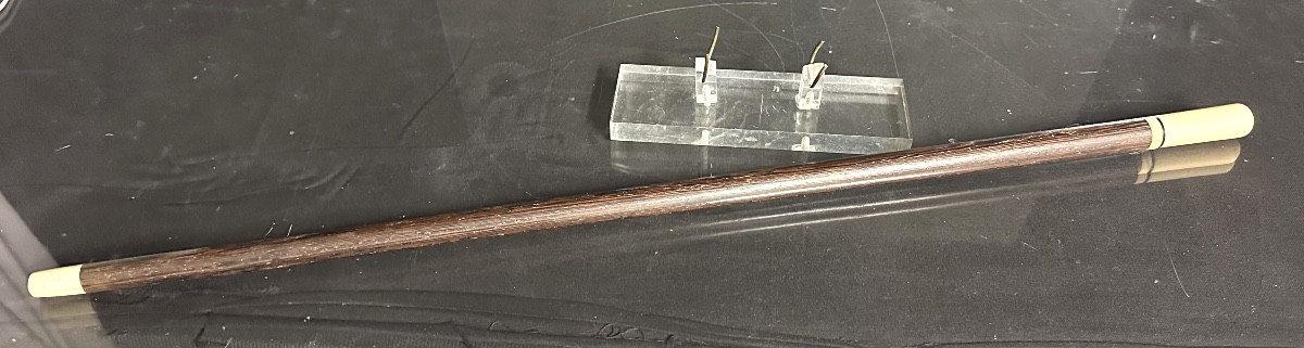 Rare baguette de Chef d’Orchestre Art Deco 1930 en palissandre et ivoire ancien Base altuglas-photo-2