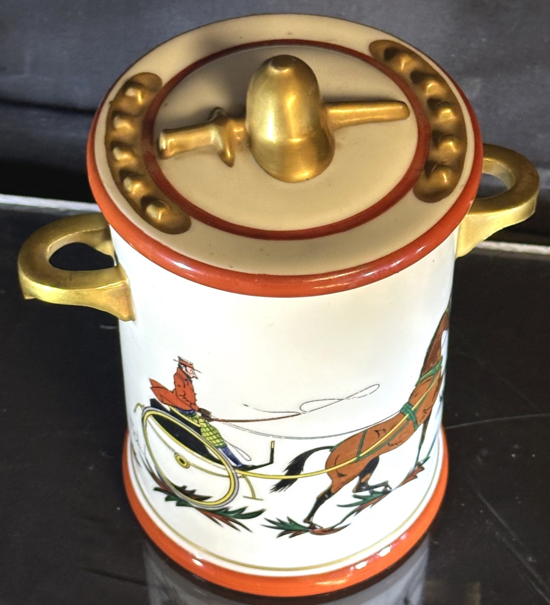 Dunhill Covered Pot Horse Riding Theme Polychrome Porcelain And Gold Signed And Very Good Condition -photo-2
