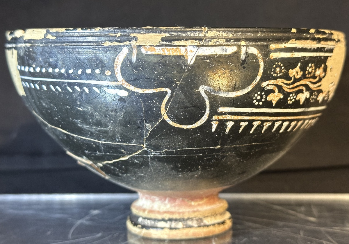 Etruscan Ceramic Libation Cup With Vine Branch Motif, 4th Bc, Roman Archaeology