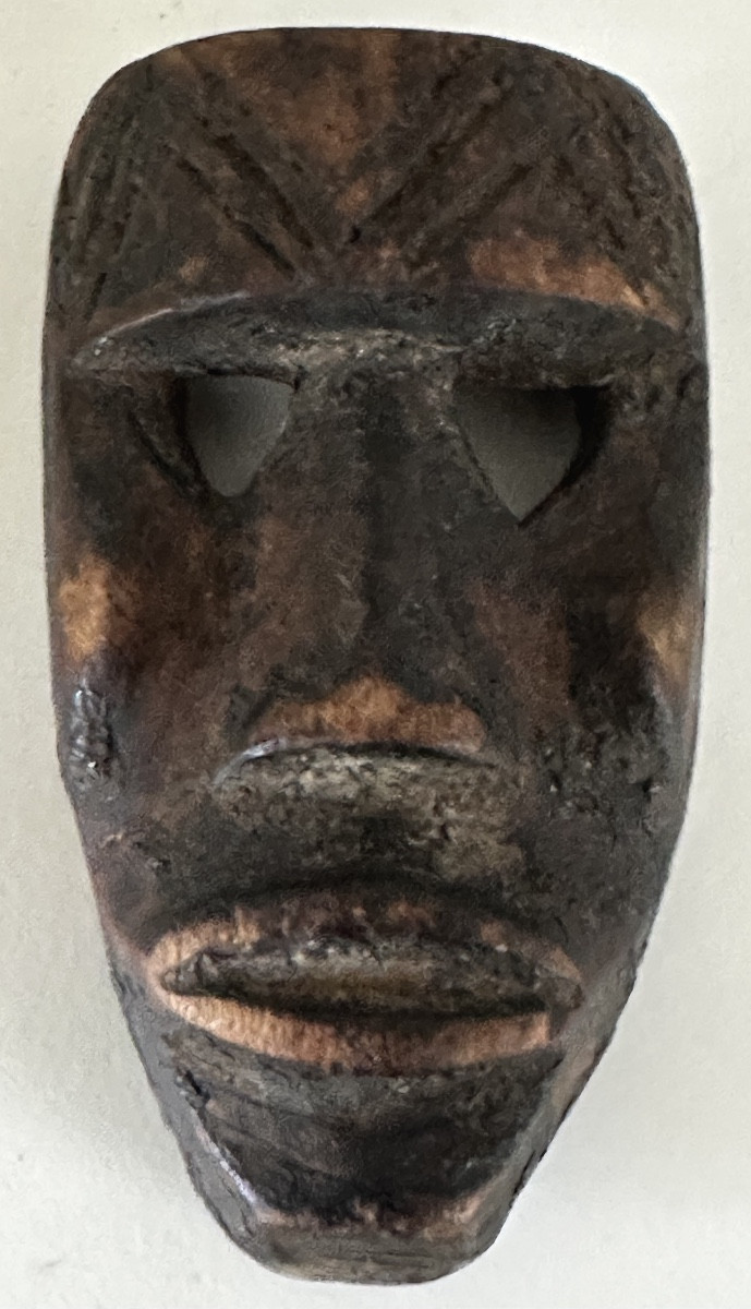 Ancien Masque Passeport miniature Africain en bois naturel /