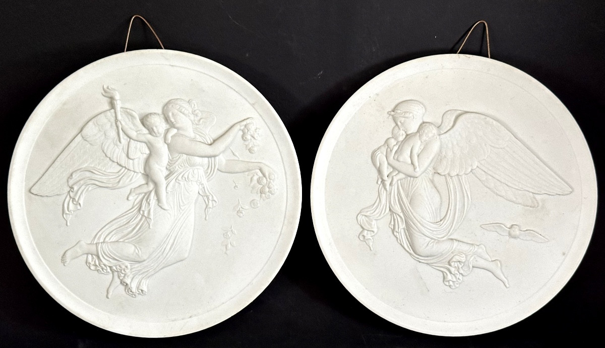 LE JOUR et LA NUIT Paire de médaillons en biscuit d’après THORVALDSEN Empire Royal Copenhague