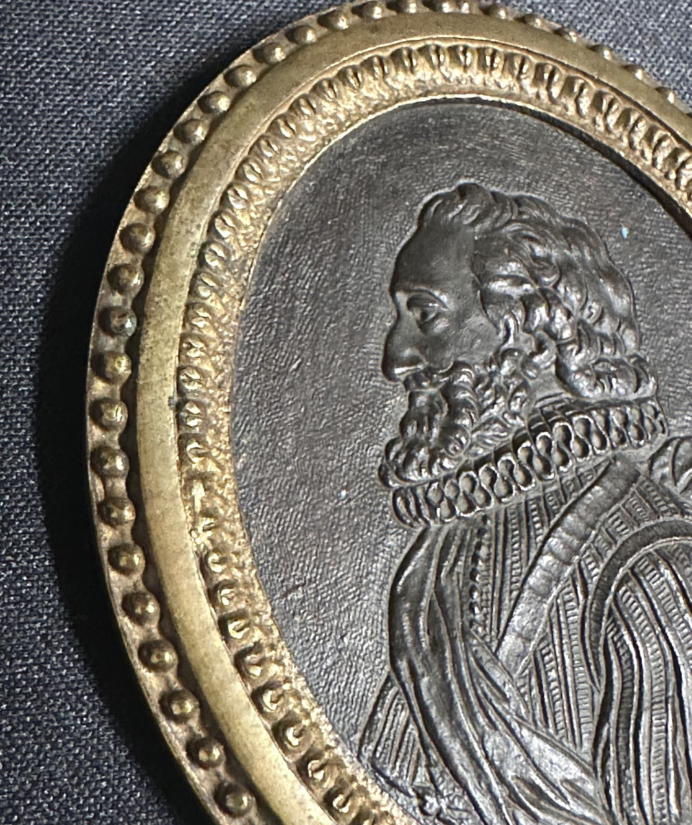 Bronze Framed Medallion Of Henry IV King In 1589 Presented In Natural Form -photo-1