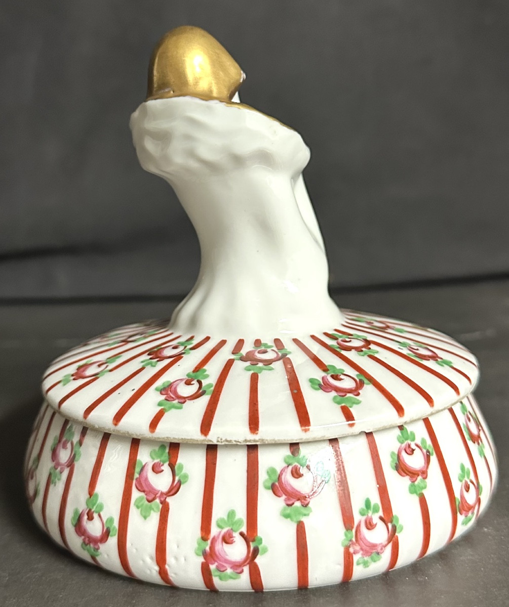 Bonbonnière Art Deco 19130 porcelaine polychrome et or élégante au  semi de roses-photo-1