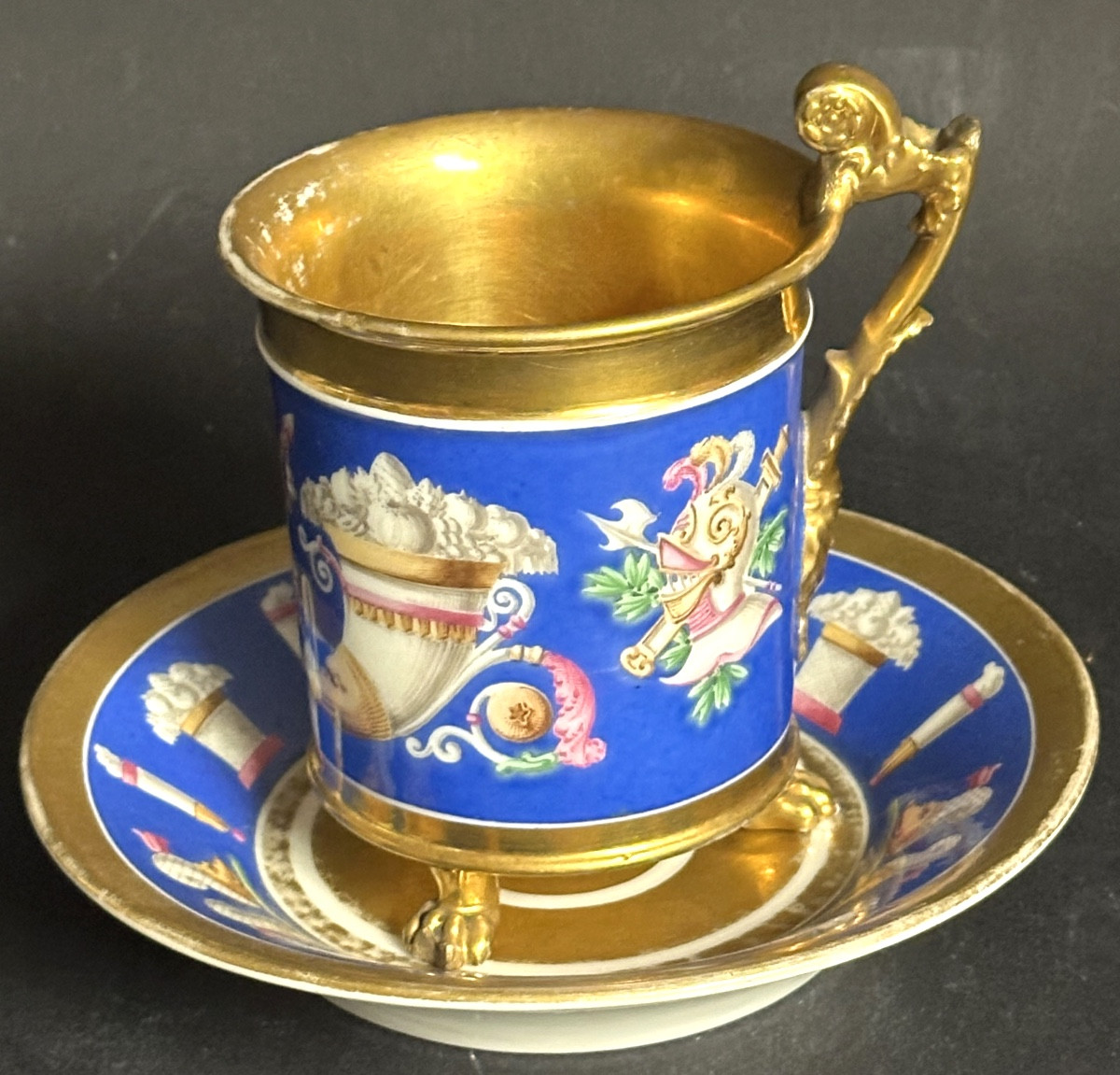 Tasse et sa soucoupe Empire en porcelaine polychrome XIXe Corne d’abondance et casques -photo-2