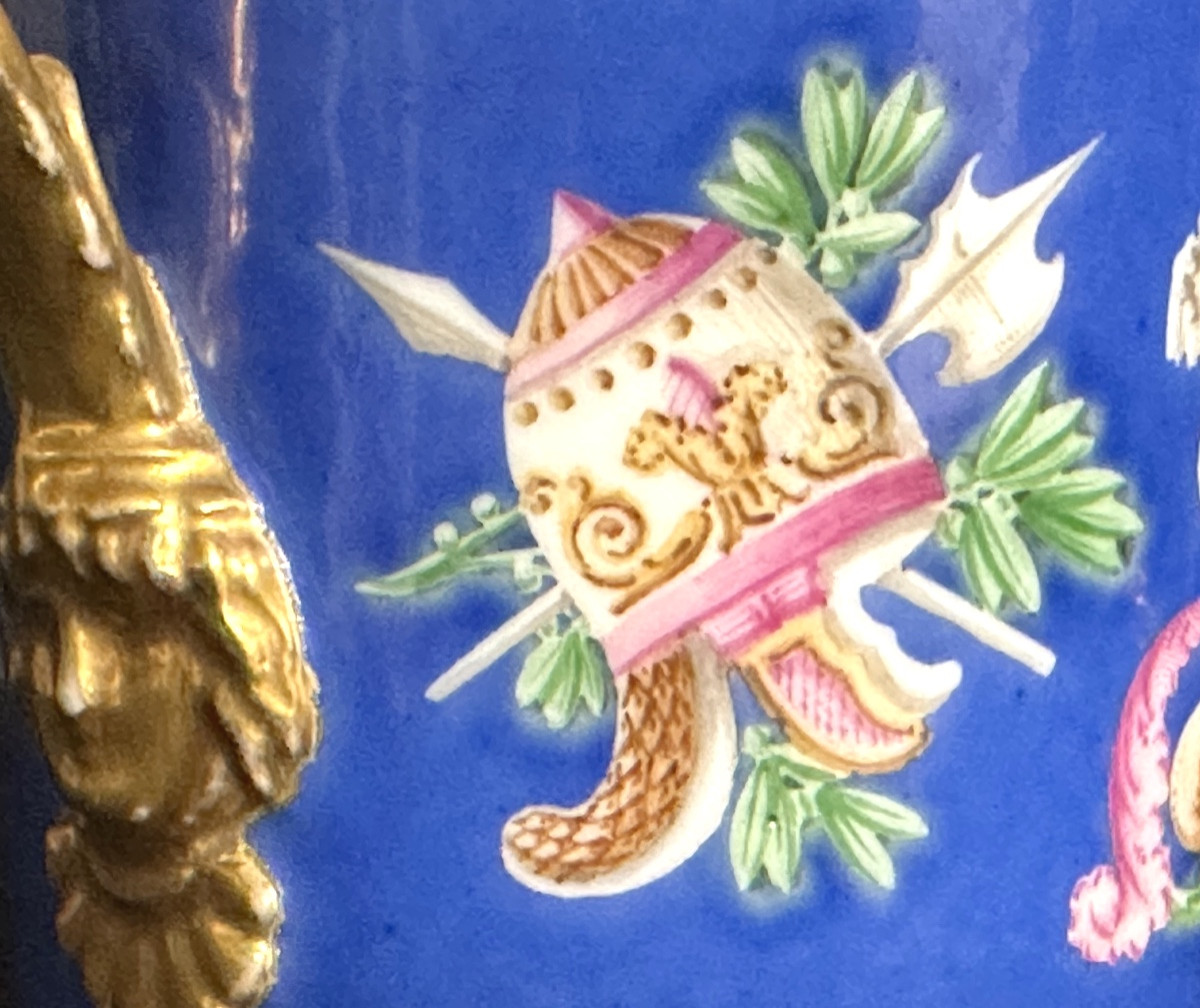 Tasse et sa soucoupe Empire en porcelaine polychrome XIXe Corne d’abondance et casques -photo-3