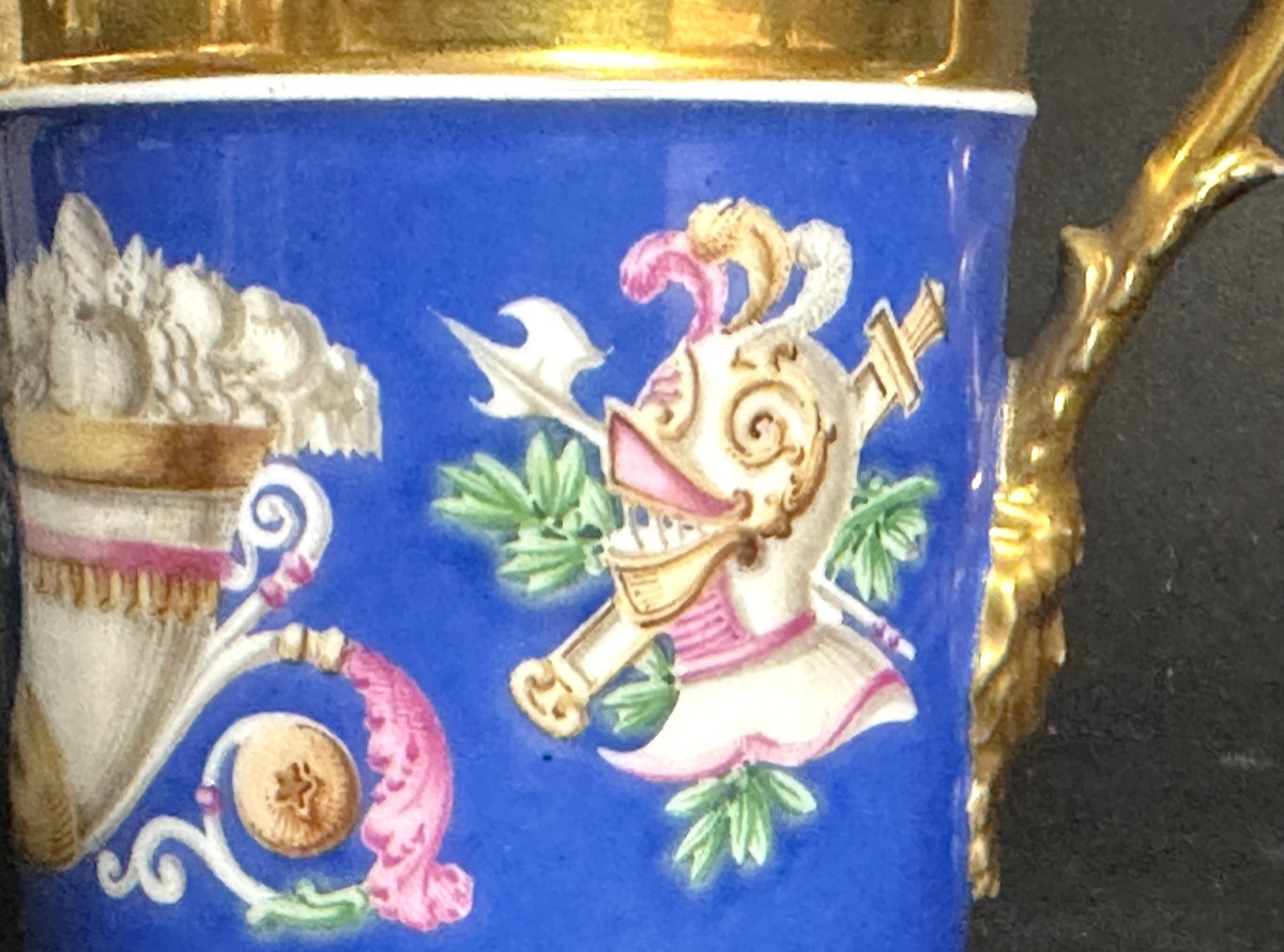 Tasse et sa soucoupe Empire en porcelaine polychrome XIXe Corne d’abondance et casques -photo-4