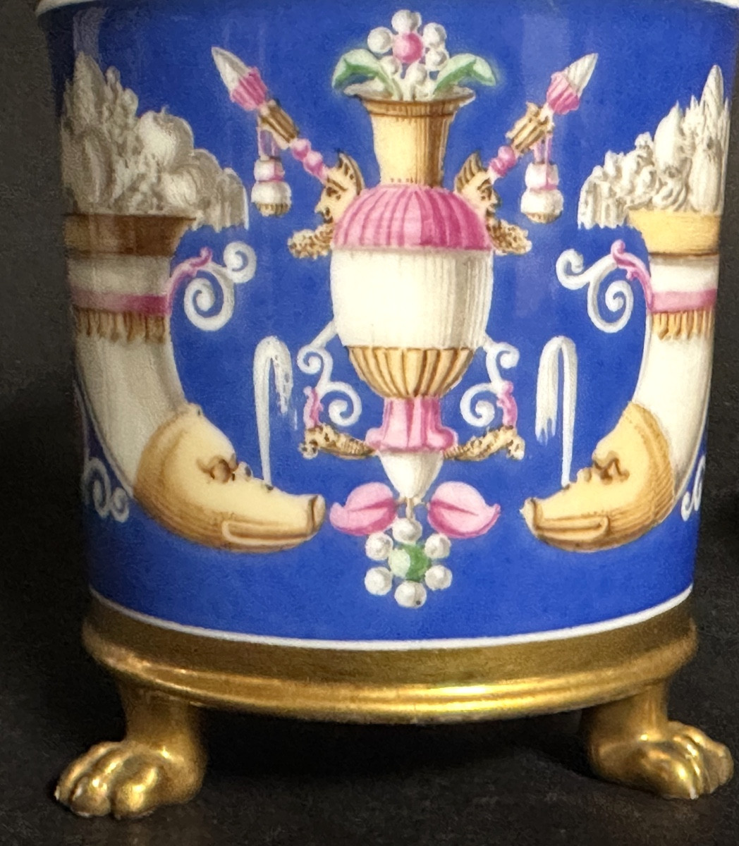 Tasse et sa soucoupe Empire en porcelaine polychrome XIXe Corne d’abondance et casques -photo-6