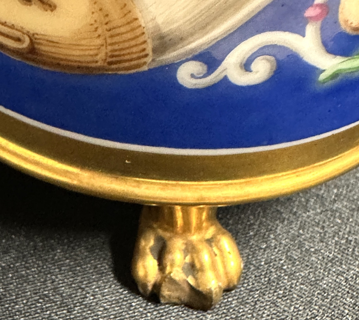 Tasse et sa soucoupe Empire en porcelaine polychrome XIXe Corne d’abondance et casques -photo-8