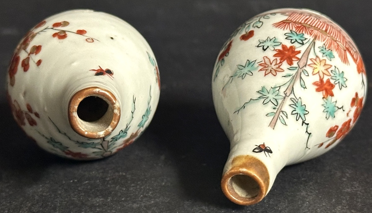 Japon XIXe Paire de vases miniature bijou flacons en porcelaine polychrome fleurs et papillons-photo-4