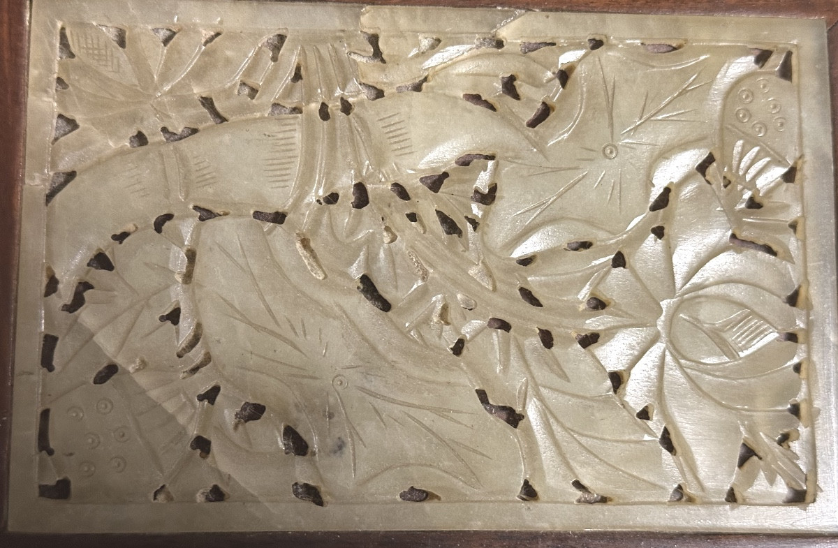 China Carved Jade Plaque As An Ornament On A 20th Century Mahogany Box -photo-2