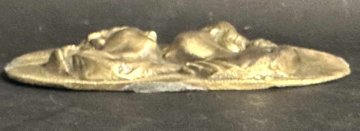 Old Bronze Plaque Decorated With 2 Cherubs Embracing Boys In High Relief-photo-2