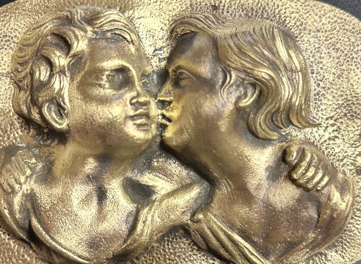 Old Bronze Plaque Decorated With 2 Cherubs Embracing Boys In High Relief-photo-3