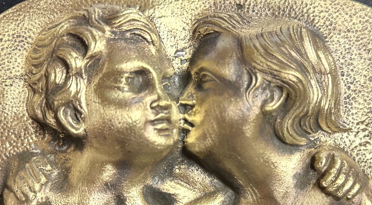 Old Bronze Plaque Decorated With 2 Cherubs Embracing Boys In High Relief-photo-4