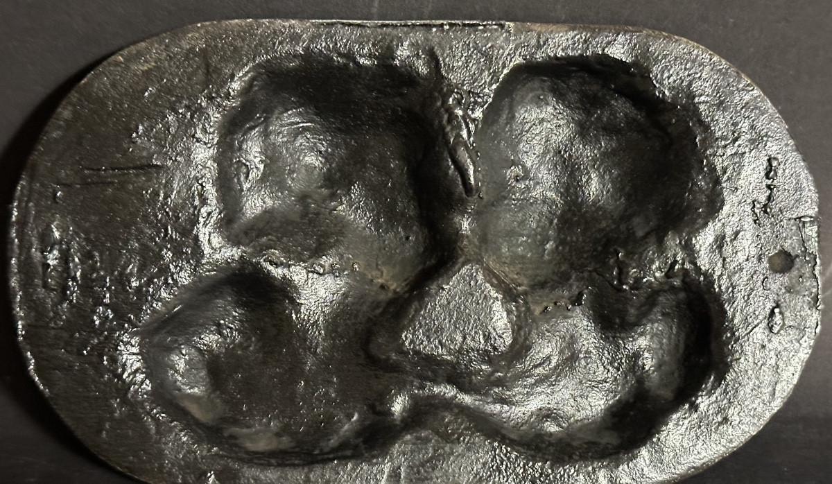 Old Bronze Plaque Decorated With 2 Cherubs Embracing Boys In High Relief-photo-1