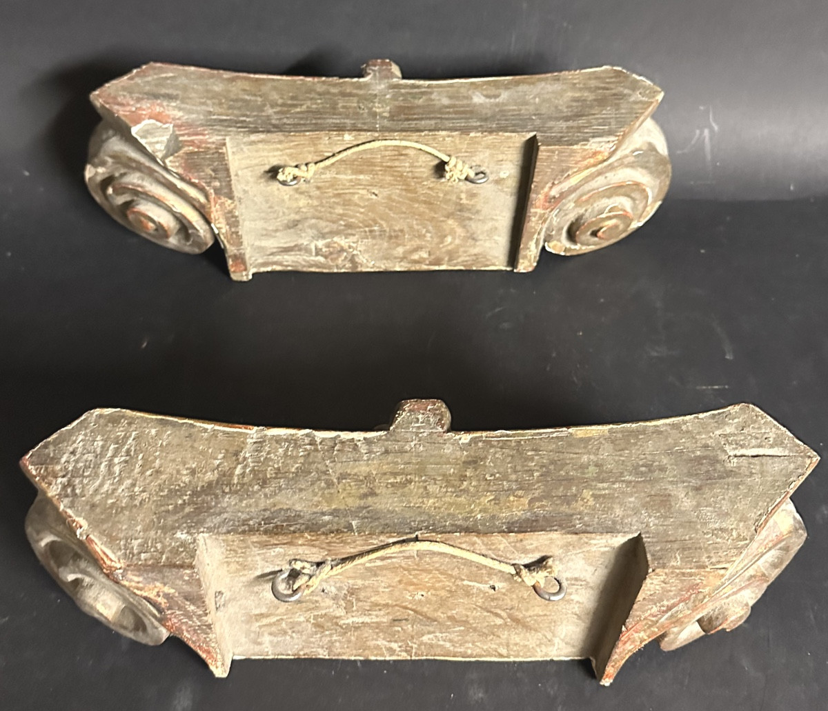 Pair Of 18th Century Corinthian Capitals In Gilded Wood -photo-3