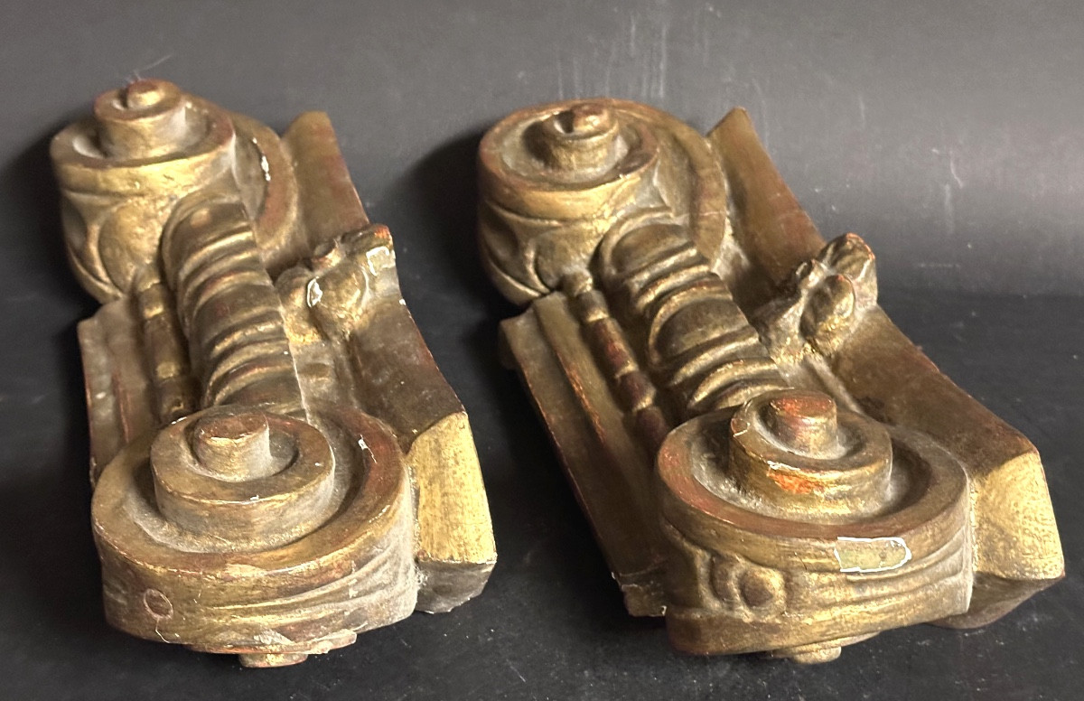 Pair Of 18th Century Corinthian Capitals In Gilded Wood -photo-2