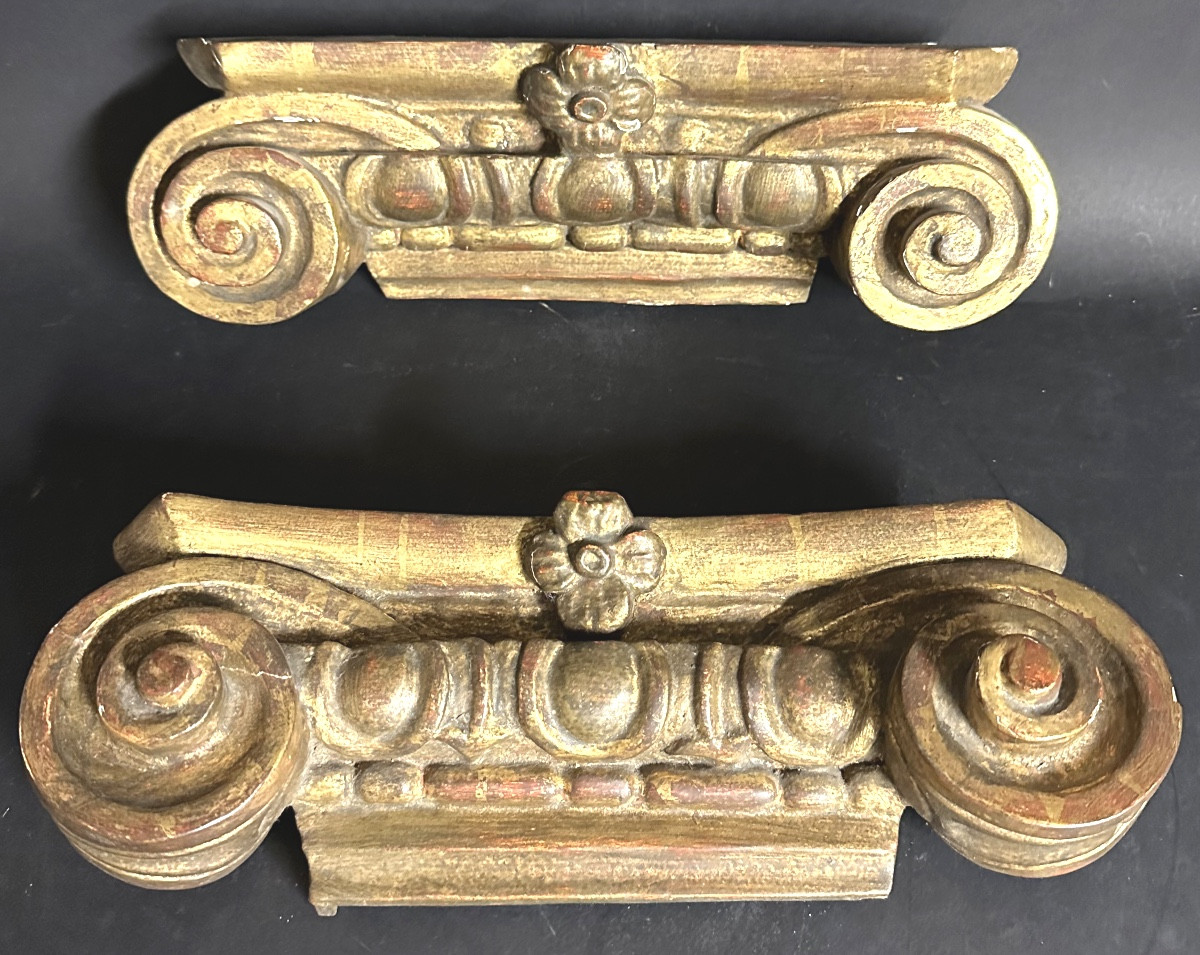 Pair Of 18th Century Corinthian Capitals In Gilded Wood 