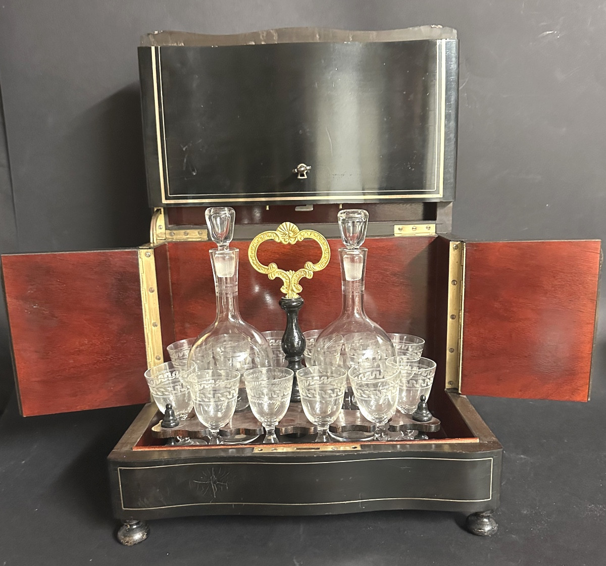Cave à liqueur XIXe Baccarat signé complète avec clef et très bon état Napoléon III